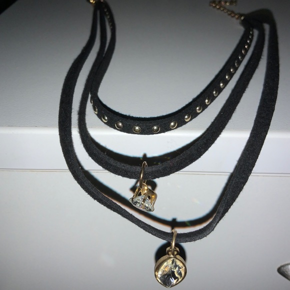 NEW! Three-Layered Stud Pendant Choker - Picture 8 of 10